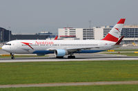 OE-LAY @ VIE - Austrian Airlines