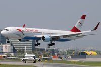 OE-LAE @ VIE - Austrian Airlines