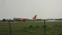 G-EZTG @ LFPO - Airbus A320-214 landing runway 06 - by Mathieu Cabilic