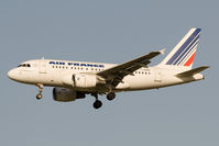 F-GUGN @ LOWW - Air France A318