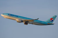 HL7538 @ LOWW - Korean Air A330-200