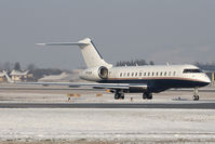 VP-BJN @ LOWS - BD700