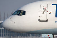 G-FCLE @ LOWS - Thomas Cook 757-200