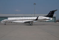 G-OGSK @ LOWW - Embraer 135