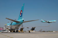 HL7434 @ LOWW - Korean Air Boeing 747-400 - by Dietmar Schreiber - VAP