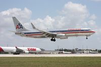 N936AN @ MIA - American 737-800 - by Florida Metal