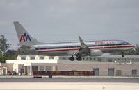 N979AN @ MIA - American 737-800 - by Florida Metal