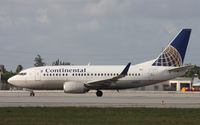 N11612 @ MIA - Continental 737-500 - by Florida Metal
