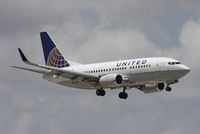 N16642 @ MIA - UNITED 737-500
