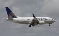 N16642 @ MIA - UNITED 737-500