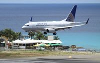 N13750 @ TNCM - Continental/United N13750 landing at TNCM - by Daniel Jef
