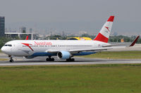 OE-LAZ @ VIE - Austrian Airlines