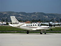 N6885P @ CMA - Cessna 425 CORSAIR, two P&W(C)PT6A-112 Turboprops 450 shp each, three-blade wide chord CS Hartzell props, Pressurized, taxi after landing Rwy 26 - by Doug Robertson