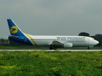 UR-GAV @ LMML - B737 UR-GAV Ukranian Airlines - by raymond