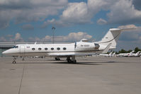 RA-10201 @ LOWW - UT AIr Gulfstream 4