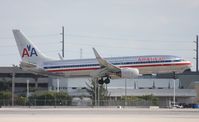 N922AN @ MIA - American 737-800 - by Florida Metal