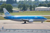 PH-BTD @ EHAM - KLM Royal Dutch Airlines - by Chris Hall