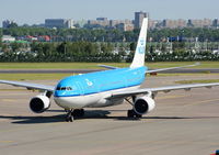 PH-AOK @ EHAM - KLM Royal Dutch Airlines - by Chris Hall