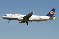 D-AIPH @ EBBR - Arrival of flight LH2286 to RWY 25L - by Daniel Vanderauwera