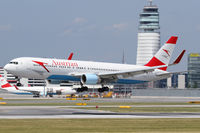 OE-LAY @ VIE - Austrian Airlines