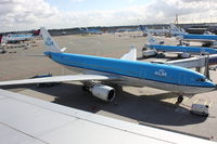 PH-AOK @ EHAM - KLM Royal Dutch Airlines - by Air-Micha