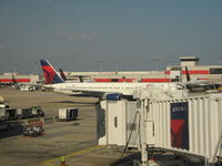 N6706Q @ KATL - Atlanta - by Ronald Barker