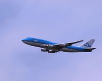 PH-BFA - Going @ ~3,500 feet to a landing at JFK - by gbmax