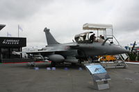 101 @ LFPB - on display at SIAE 2011, use by Dassault for Standard 3 Test - by B777juju