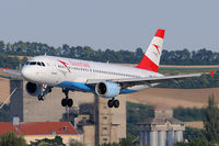 OE-LBO @ VIE - Austrian Airlines - by Chris Jilli