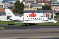 LN-SOV @ ESSB - MDT11 taxiing to runway 30 - by Roger Andreasson