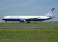 N652UA @ LFPG - Has recently traded this livery with the one inherited from CO  - by Alain Durand