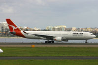 VH-QPE @ YSSY - taxi to terminal after arriving on 16R - by Bill Mallinson