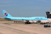 HL7495 @ DFW - Korean Air at the gate - DFW Airport