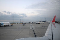OE-LNQ @ VIE - Austrian Airlines