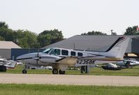 N2358K @ KOSH - Raytheon 58