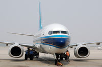 B-5190 @ ZLXY - At Xi'an - by Micha Lueck