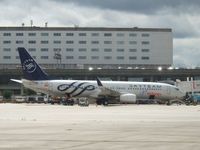 EC-JHK @ LFPG - on transit at CDG with Skyteam peint - by B777juju