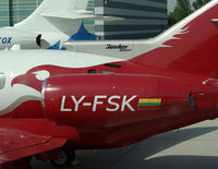 LY-FSK @ LOWW - Aurela Hawker 900 - by Thomas Ranner