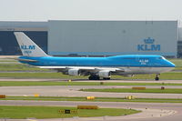 PH-BFH @ EHAM - KLM Royal Dutch Airlines - by Chris Hall