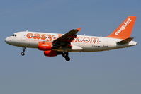 G-EZIR @ EBBR - Arrival of flight EZY4093 to RWY 25L - by Daniel Vanderauwera