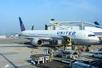 N68061 @ EHAM - United Airlines - by Chris Hall