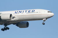 N780UA @ EBBR - Flight UA950 is descending to RWY 02 - by Daniel Vanderauwera
