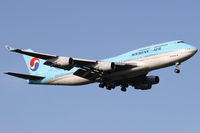 HL7498 @ VIE - Korean Air - by Joker767