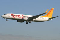 TC-AAZ @ EBBR - Arrival of flight PC3385 to RWY 25L