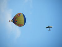 G-BPLM @ EGKH - Balloon chasing - by Darren Watchous