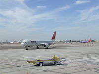 N503US @ PHX - Taxi into gate - by Eagar