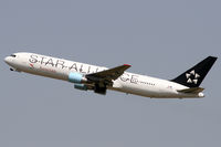 OE-LAY @ LOWW - Austrian with Star Alliance col. - by Lötsch Andreas