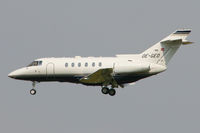 OE-GEO @ VIE - on approach