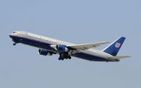 N674UA @ KLAX - United - by Todd Royer