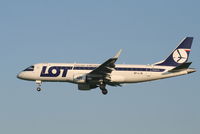 SP-LIN @ EBBR - Arrival of flight LO235 to RWY 25L